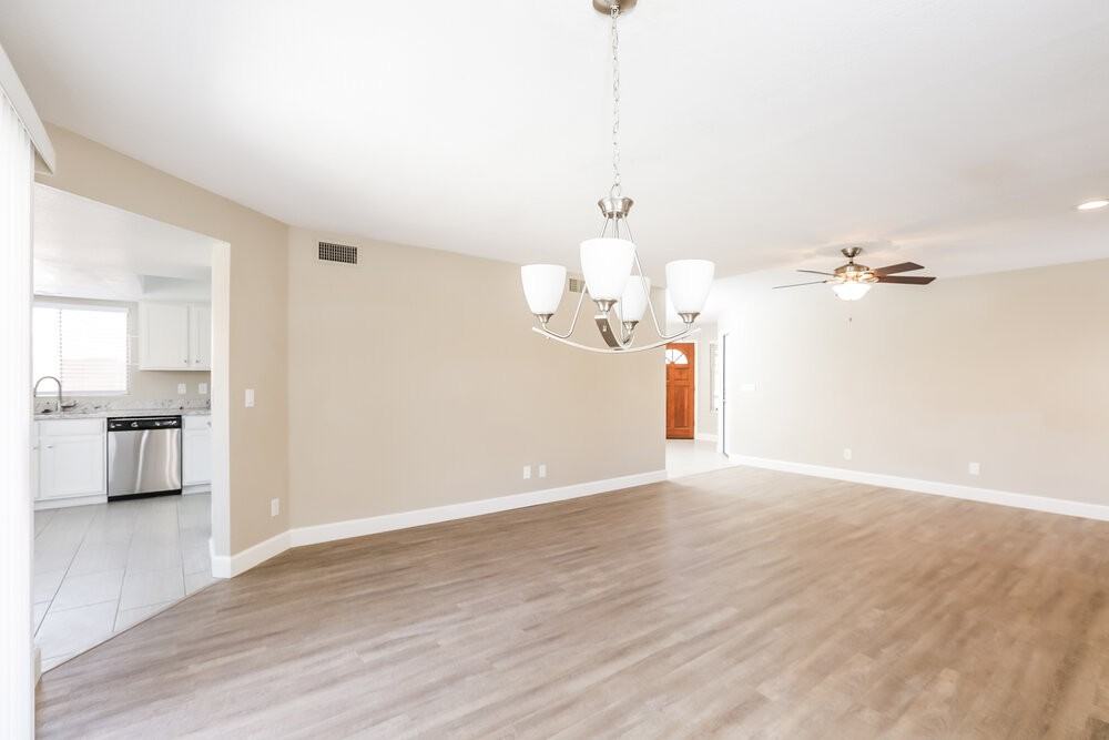 7922 W Laurel Ln - Photo 7 of 17