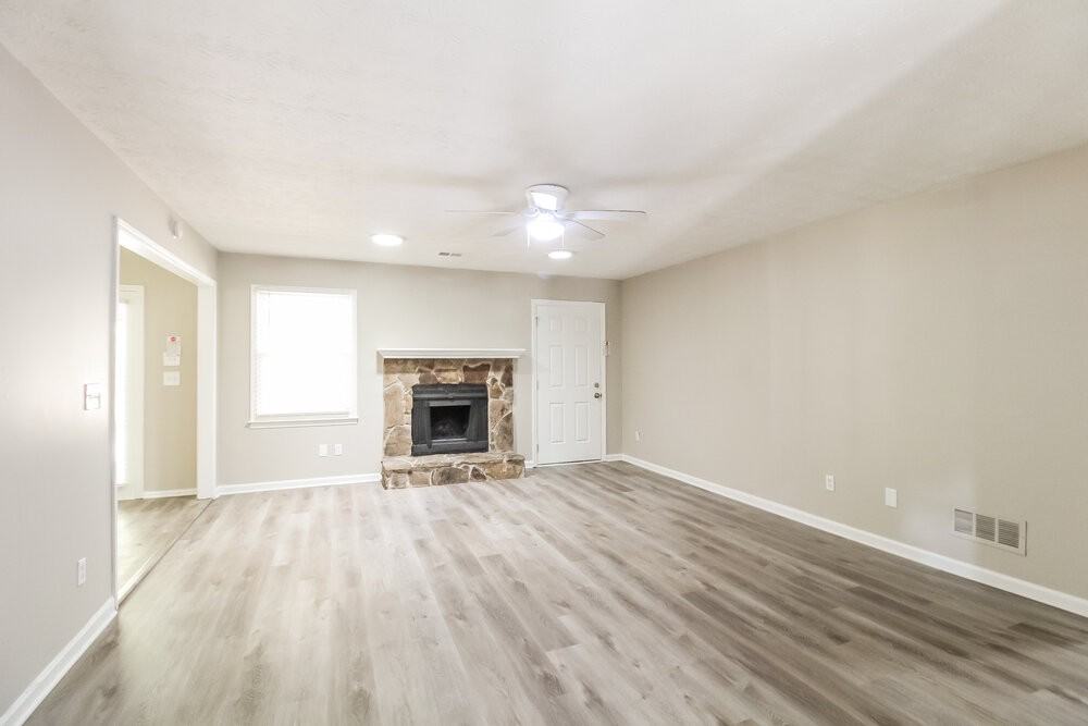 3010 Randolph Ct Ne - Photo 5 of 19