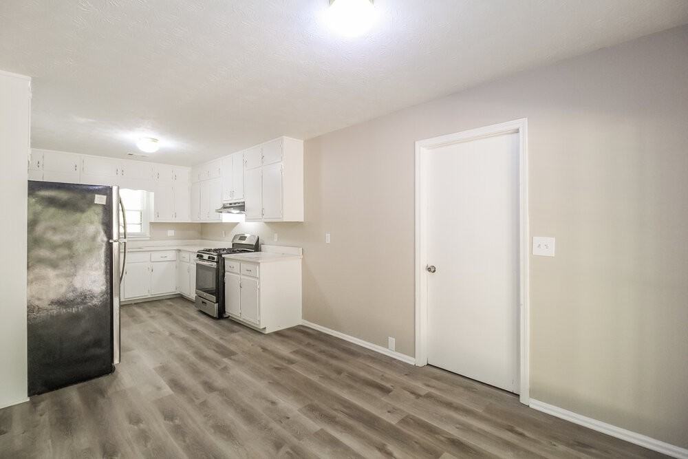 3010 Randolph Ct Ne - Photo 7 of 19