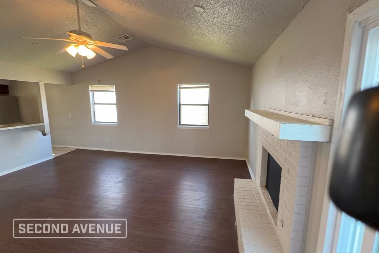 329 Nw 119th St - Photo 4 of 13