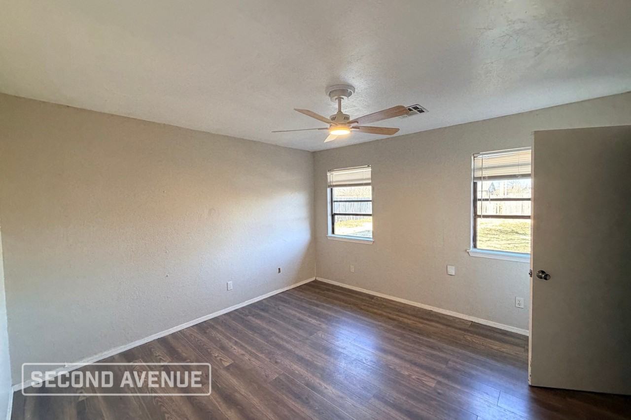 329 Nw 119th St - Photo 5 of 13