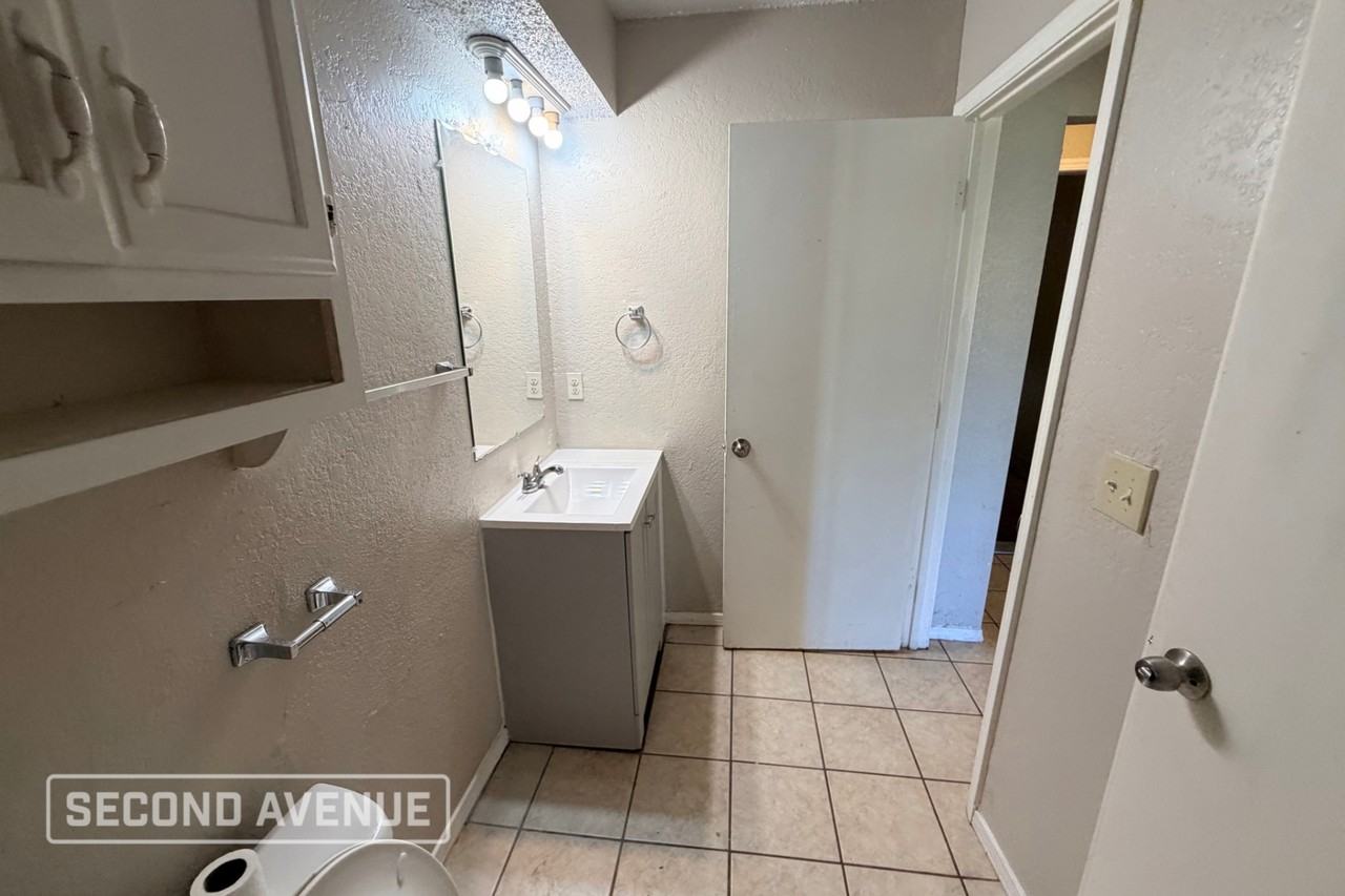 329 Nw 119th St - Photo 7 of 13