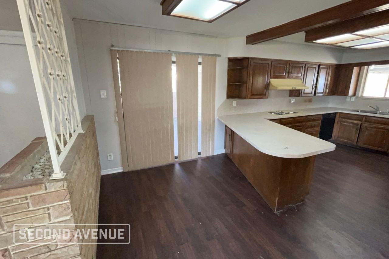 2713 S Carrier Pkwy - Photo 4 of 15