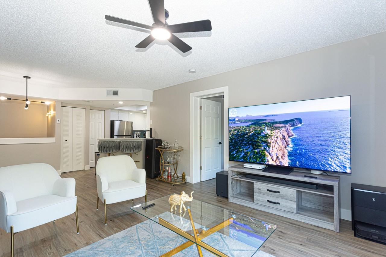 4149 North Haverhill Road - Photo 2 of 19