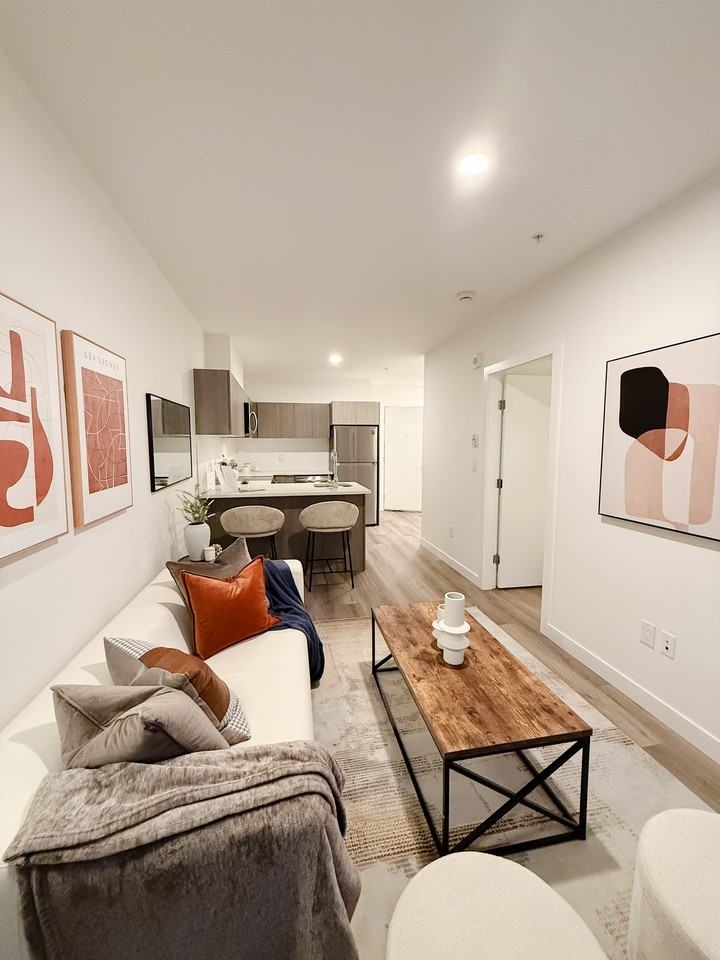 Metro - Photo 4 of 17