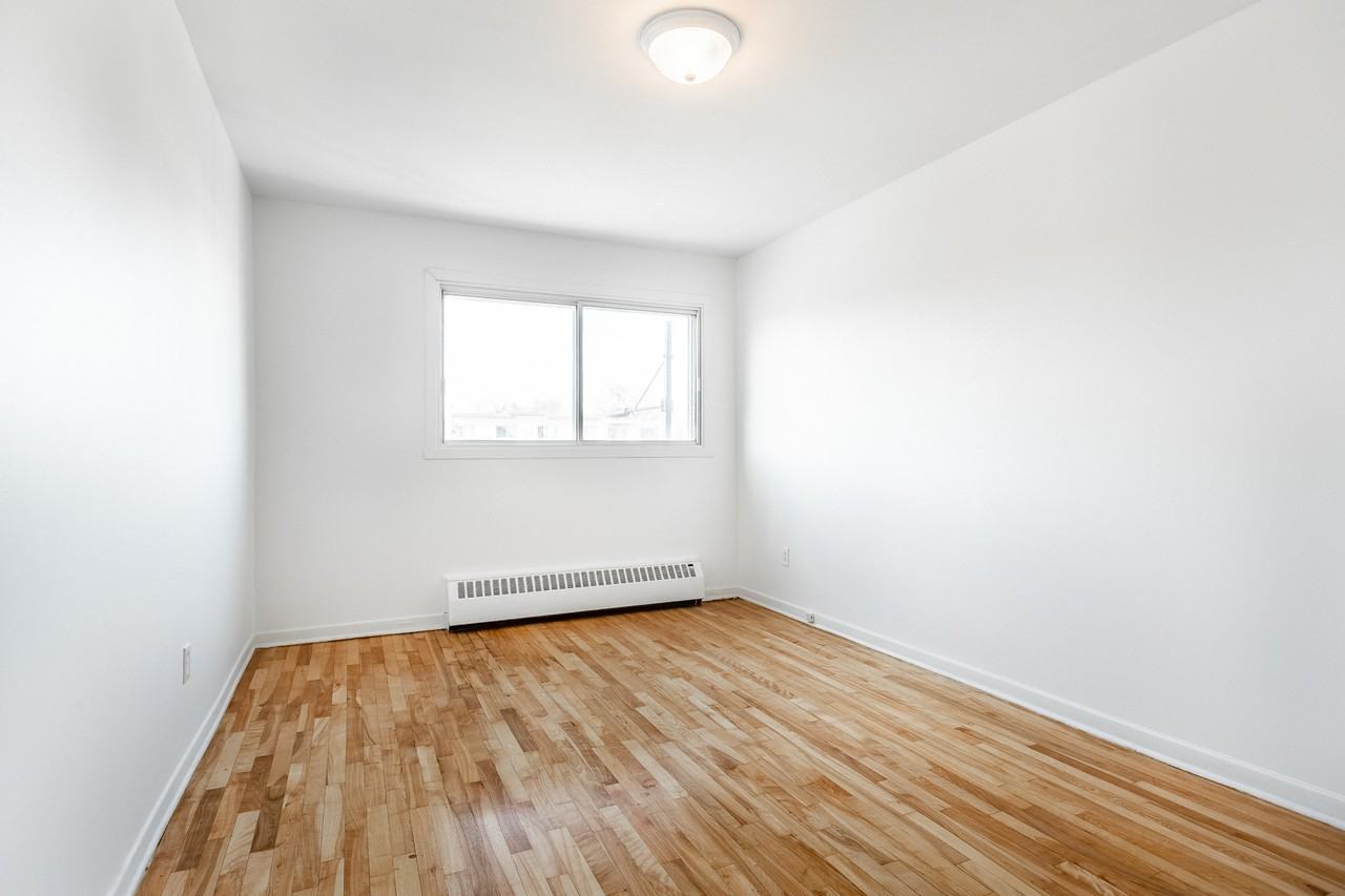 6285-6334 Sherbrooke E. - Photo 6 of 10