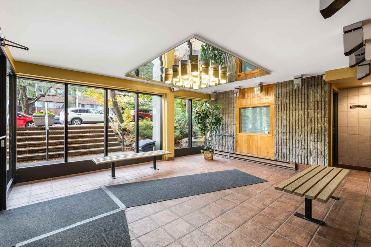 6225 Place Northcrest - Photo 3 of 11