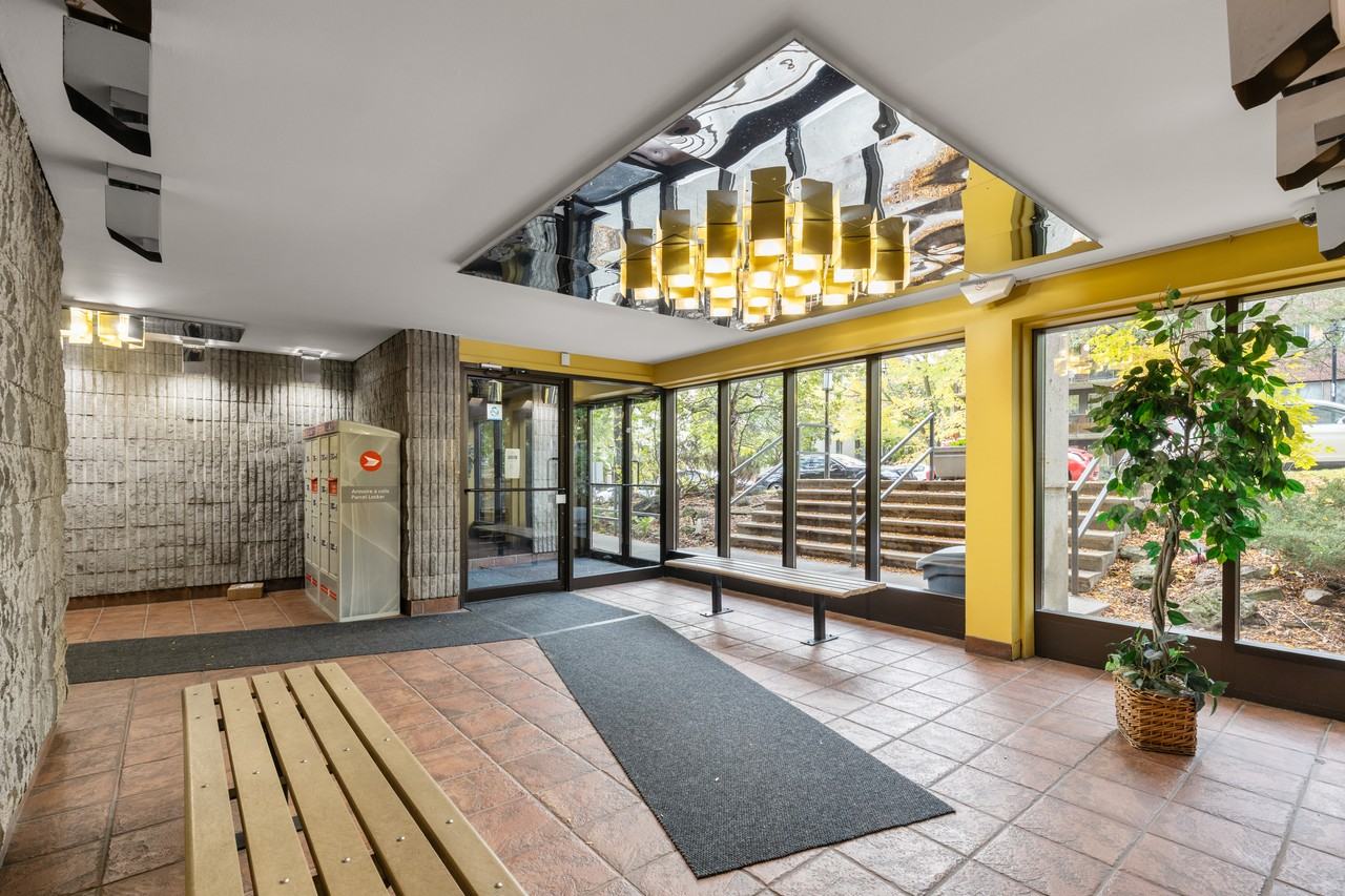 6225 Place Northcrest - Photo 4 of 11