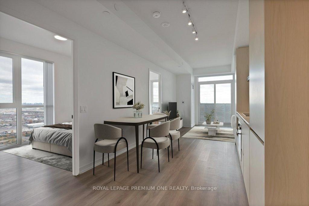 28 Interchange Way - Photo 4 of 8