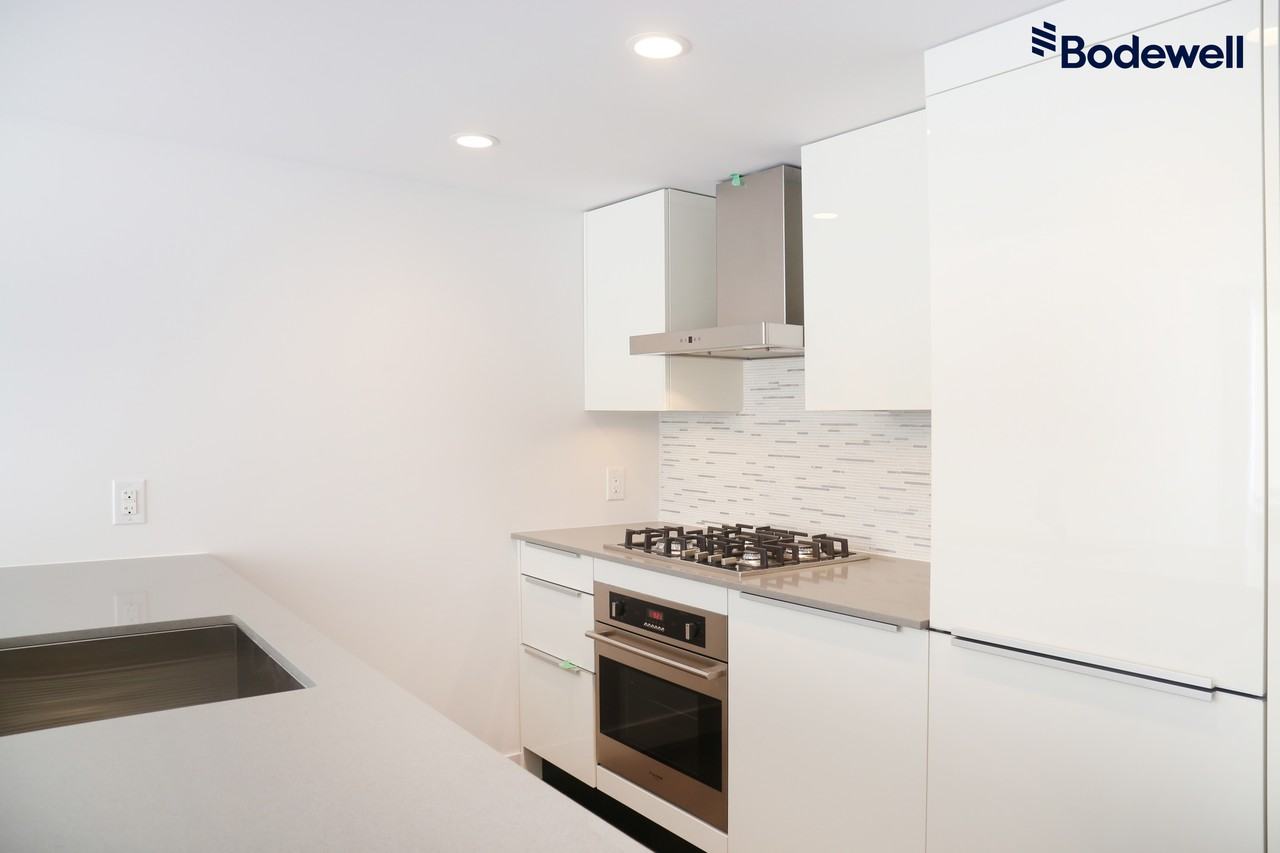 1283 Howe St - Photo 4 of 16