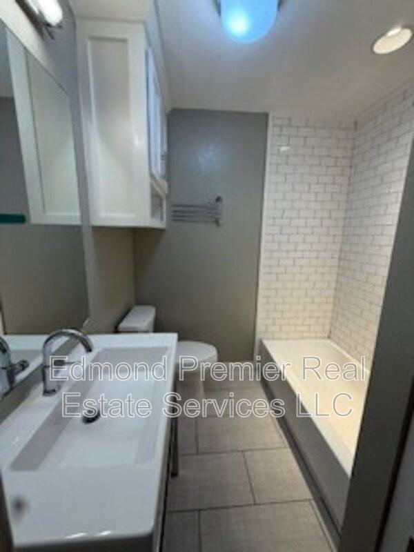 207 E Hurd St #1 - Photo 2 of 6