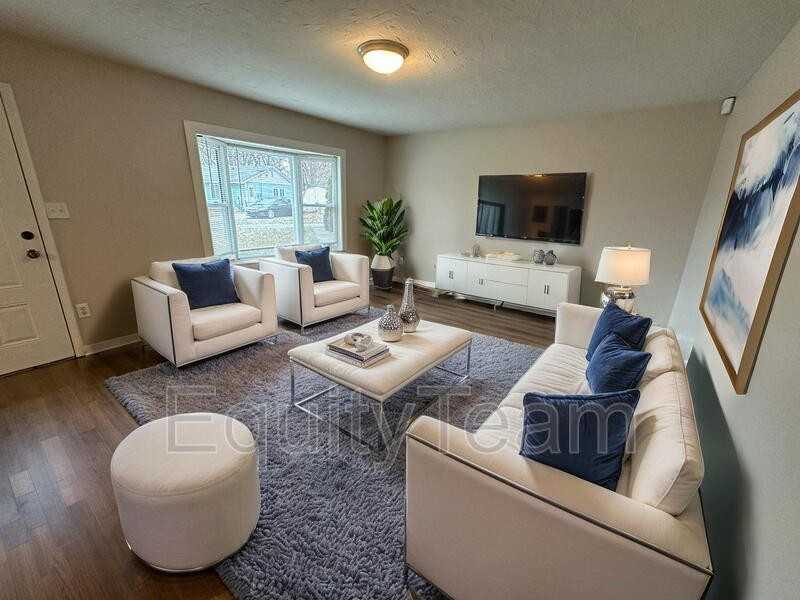 2498 Schon Dr - Photo 2 of 11