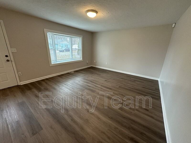 2498 Schon Dr - Photo 3 of 11