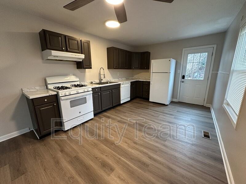 2498 Schon Dr - Photo 4 of 11