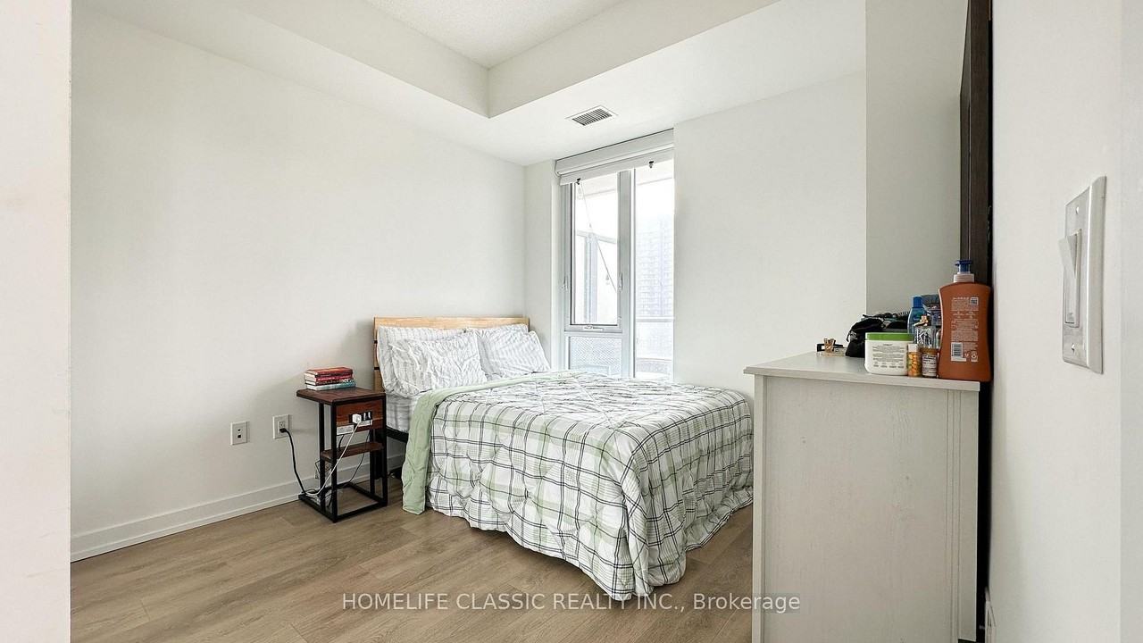 225 Sumach Street - Photo 6 of 8