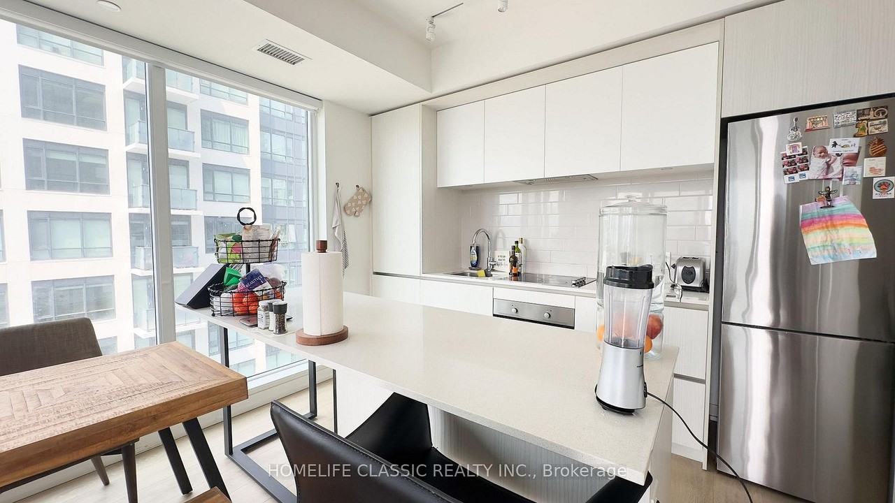 225 Sumach Street - Photo 4 of 8