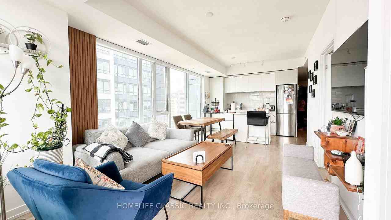 225 Sumach Street - Photo 3 of 8