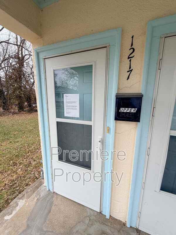 1217 W 21st St 2nd Fl - Photo 2 of 9