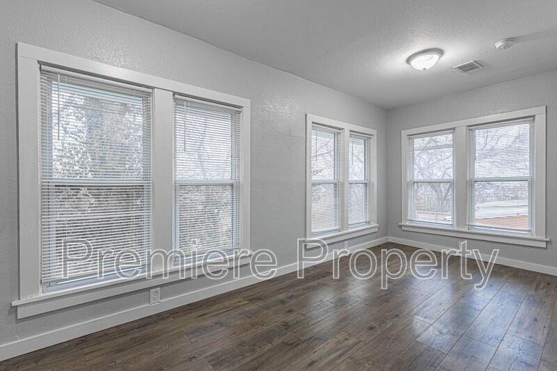 1217 W 21st St 2nd Fl - Photo 3 of 9