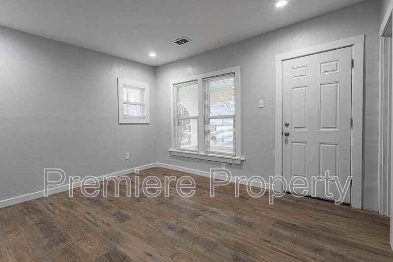 1217 W 21st St 2nd Fl - Photo 6 of 9