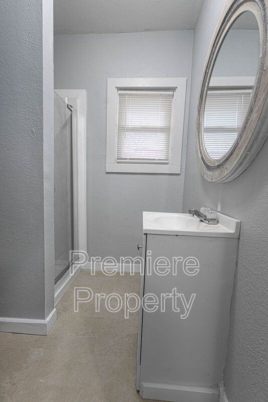 1217 W 21st St 2nd Fl - Photo 7 of 9