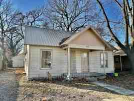 featured image of 413 W 15th St