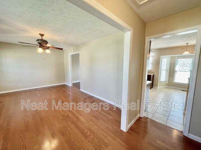 127 Kristin Ave - Photo 3 of 33