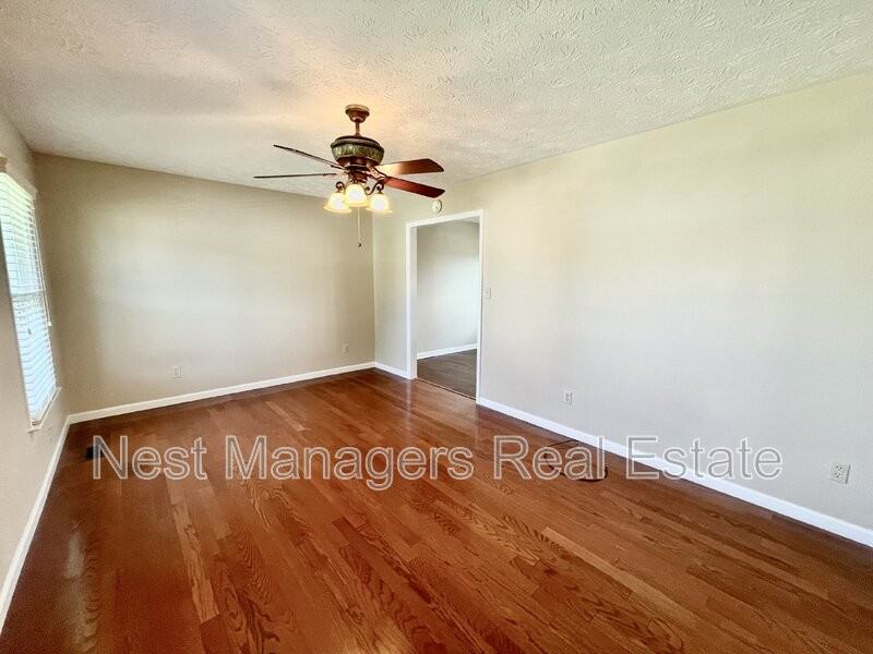 127 Kristin Ave - Photo 4 of 33