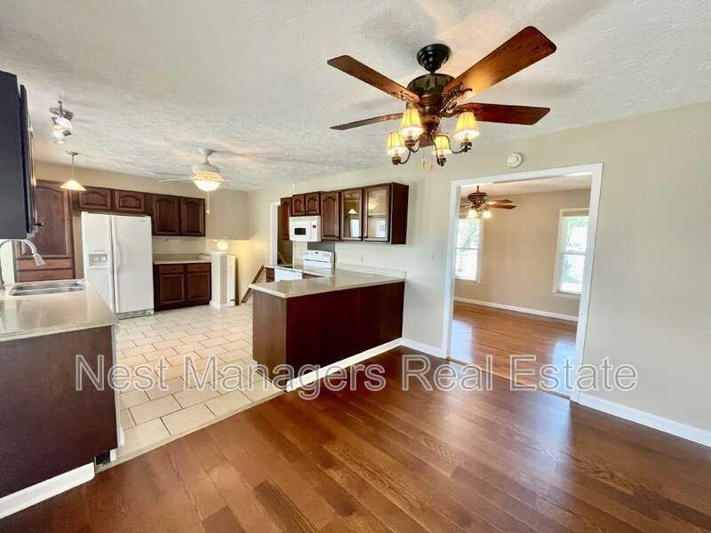 127 Kristin Ave - Photo 7 of 33