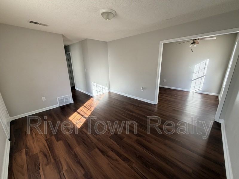 3494 Sealy Ave - Photo 3 of 15