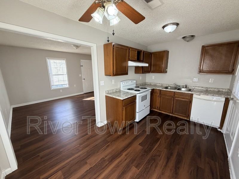 3494 Sealy Ave - Photo 4 of 15