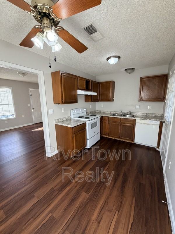 3494 Sealy Ave - Photo 5 of 15