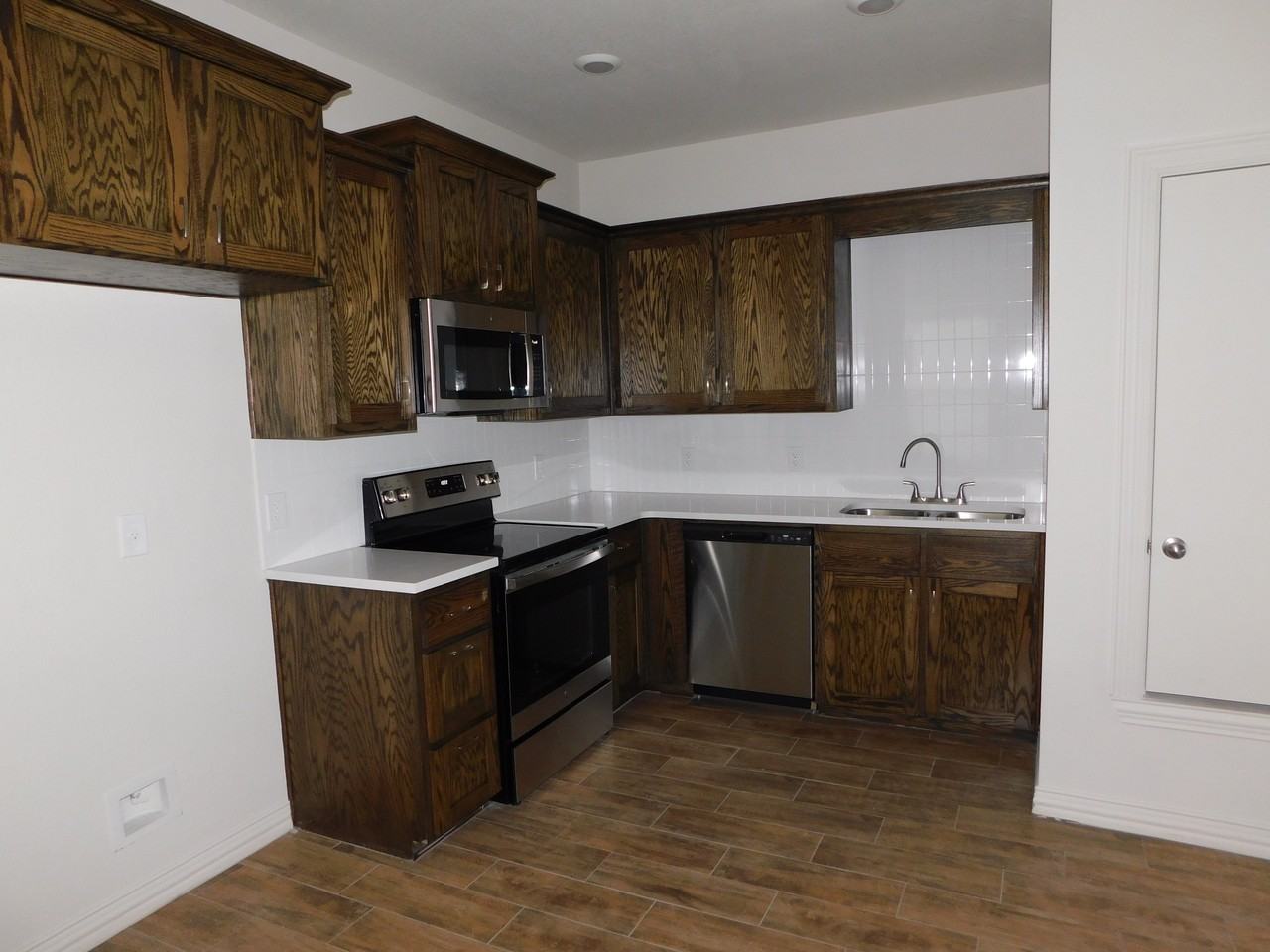 1050 Azalea Drive - Photo 3 of 7