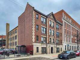 featured image of 3345 N Marshfield Ave #306