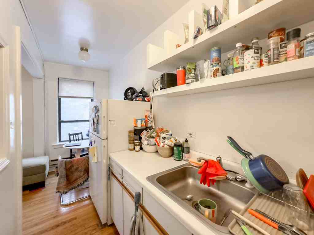 3345 N Marshfield Ave #306 - Photo 4 of 20