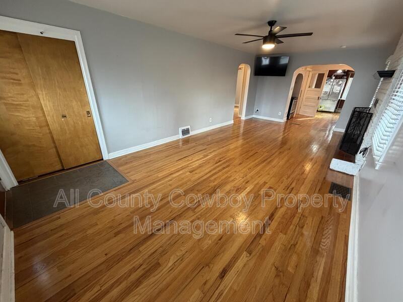 209 E 2nd Ave - Photo 2 of 12