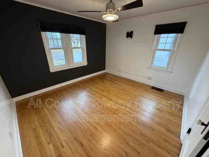 209 E 2nd Ave - Photo 5 of 12