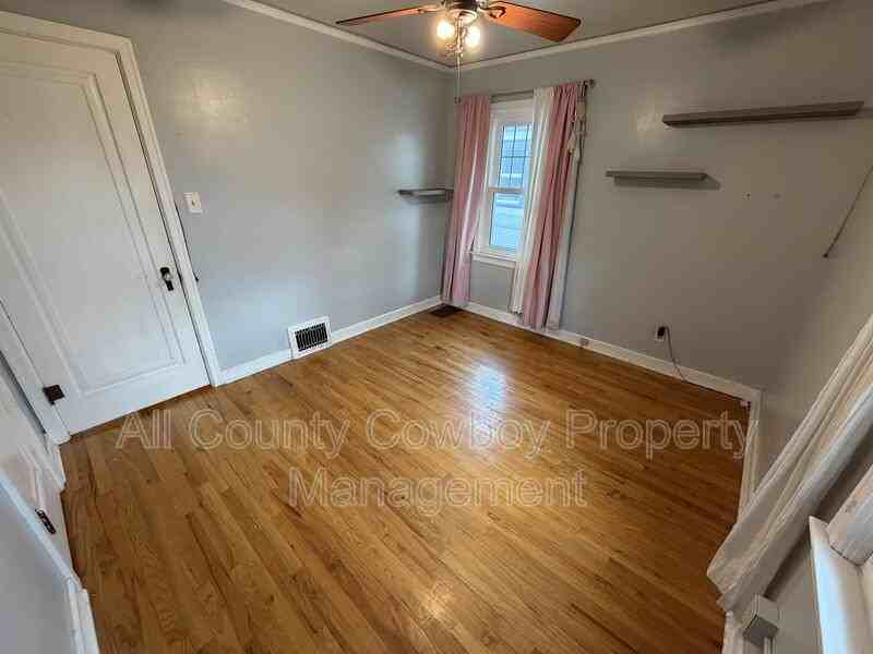 209 E 2nd Ave - Photo 6 of 12