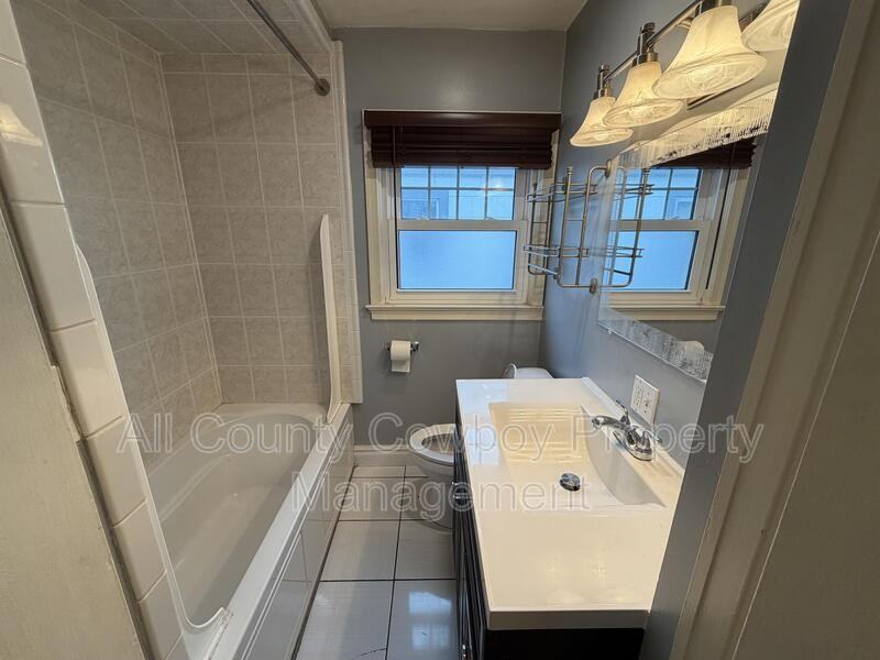 209 E 2nd Ave - Photo 7 of 12