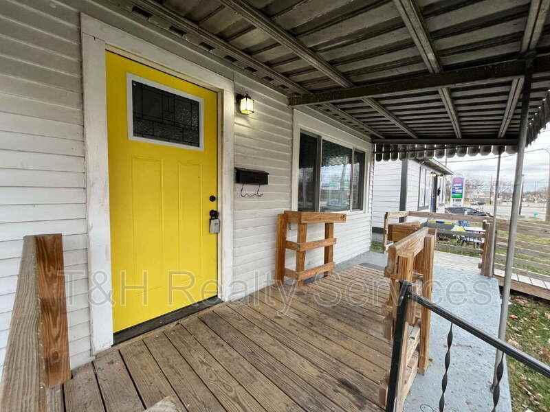 520 S Rural St - Photo 3 of 22