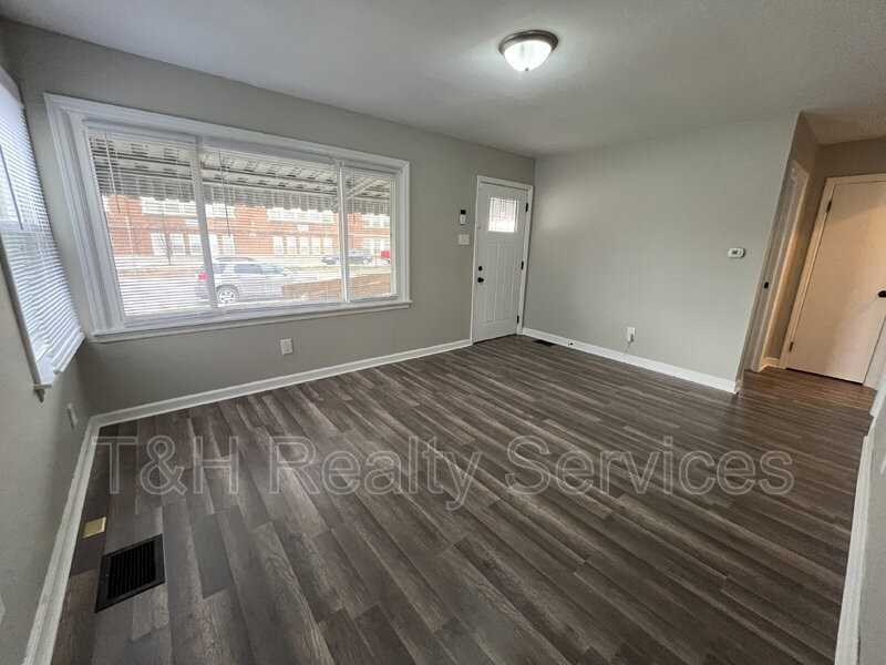 520 S Rural St - Photo 4 of 22