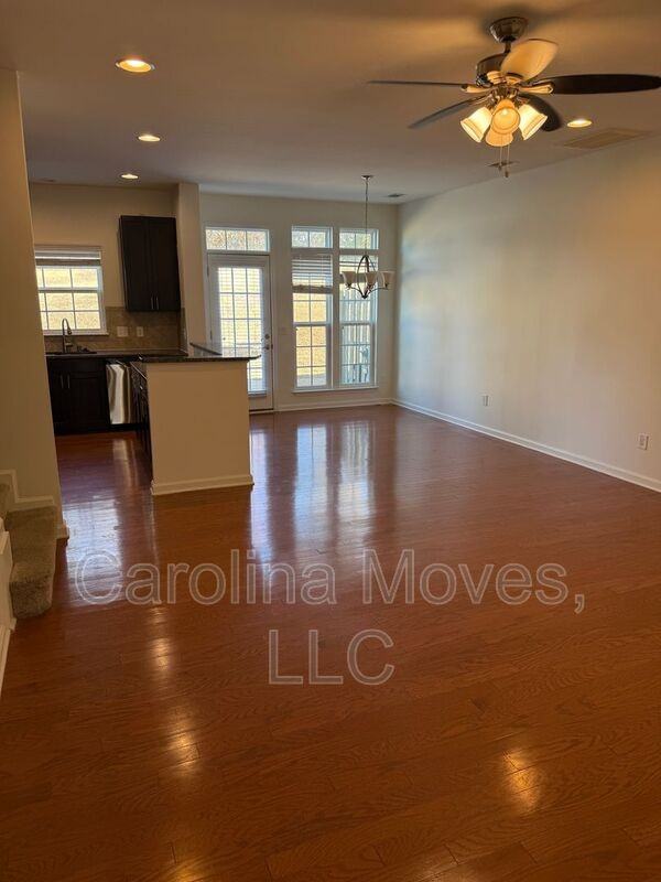 405 Christiane Way - Photo 3 of 20