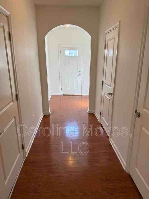 405 Christiane Way - Photo 6 of 20