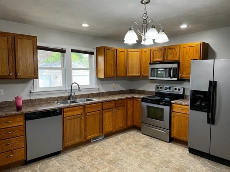 4442 Rushmore Dr Ne - Photo 3 of 14