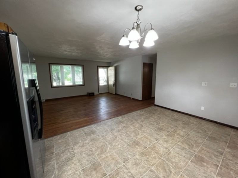 4442 Rushmore Dr Ne - Photo 4 of 14