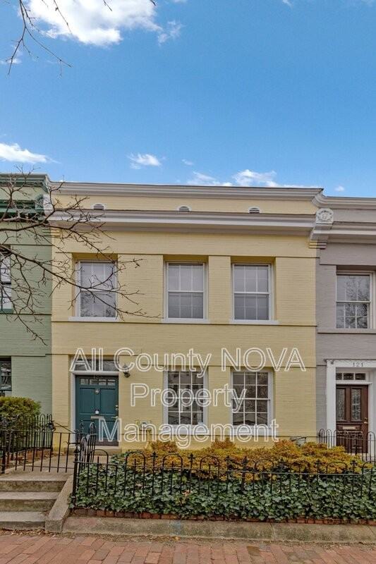 123 E St Se - Photo 3 of 42