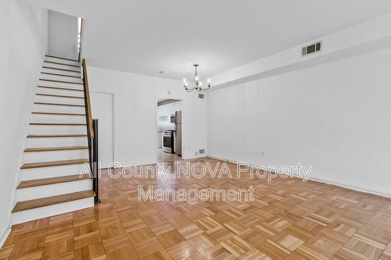 123 E St Se - Photo 7 of 42