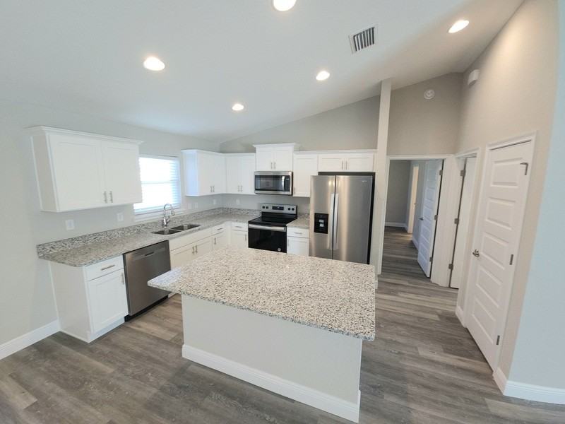 8500 N Sussex Dr - Photo 3 of 13