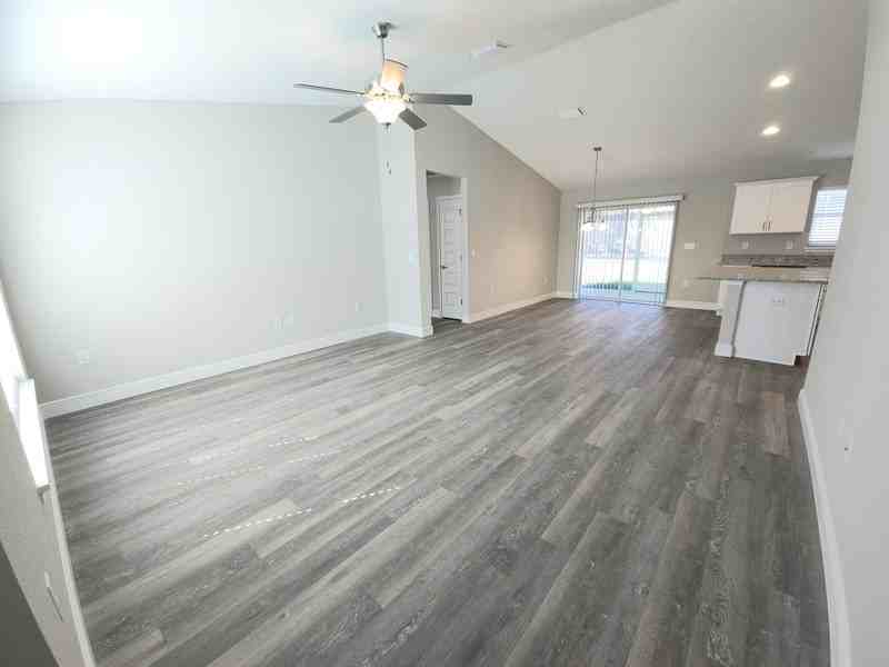 8500 N Sussex Dr - Photo 4 of 13