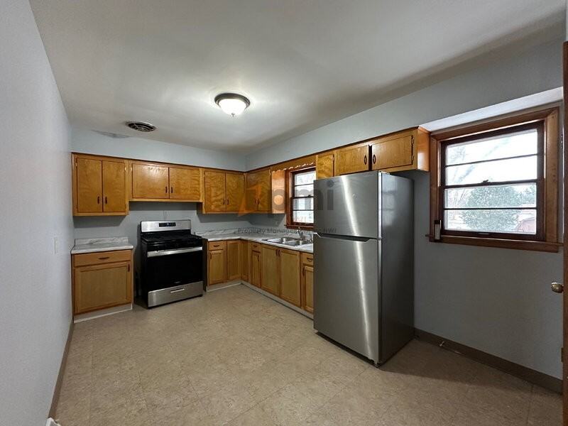 202 E 68th Pl - Photo 6 of 22